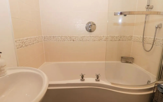 White Rose Apartment
