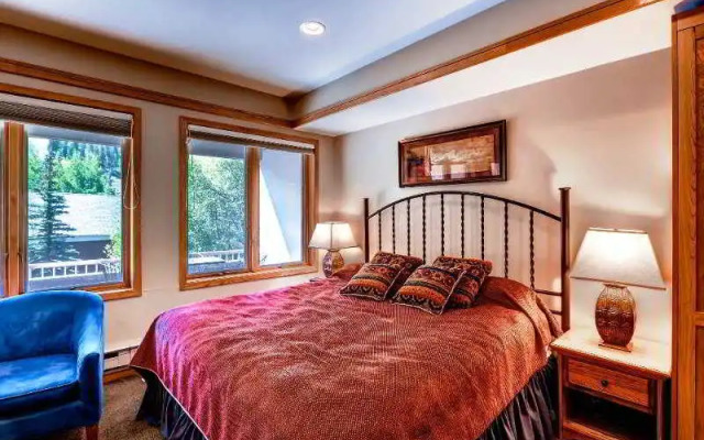 Slopeside Lodge