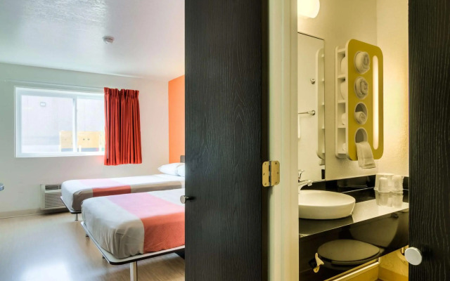 Motel 6 Arlington Heights, IL - Chicago North Central