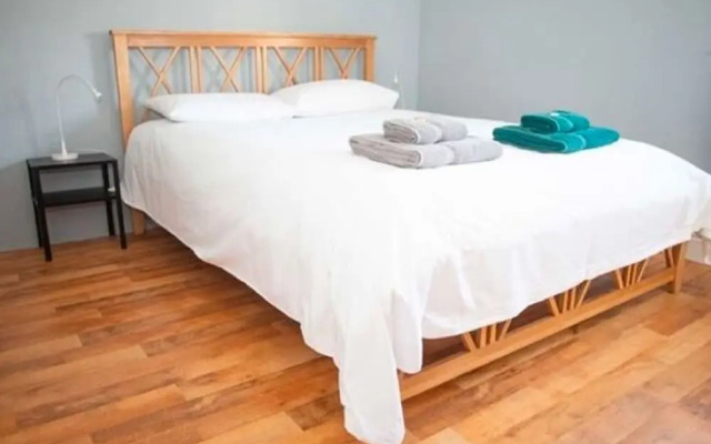 Pleasant Holiday Home in Gloucester Near Cathedral