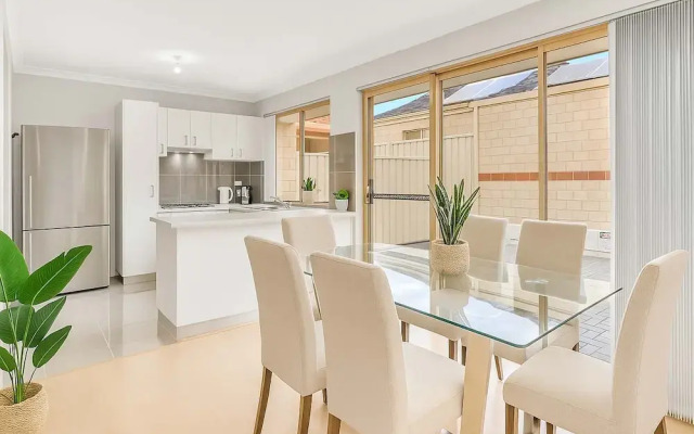 Stylish Queens Park Stay