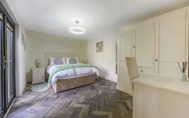 Secret Waterside Lodges in Worcestershire