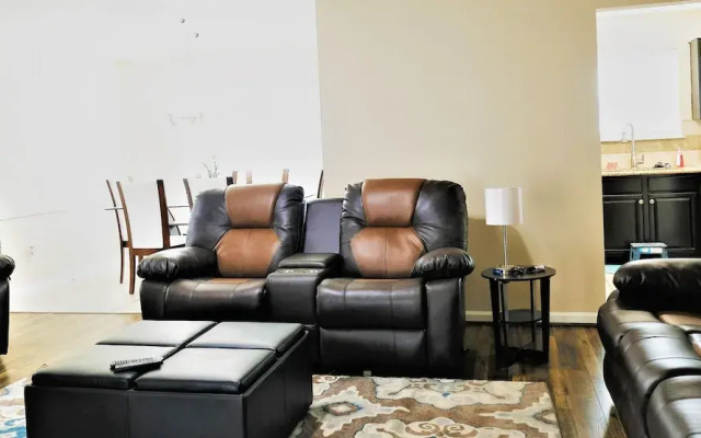 3Bdrm 2.5Bath 5Beds - Near Downtown