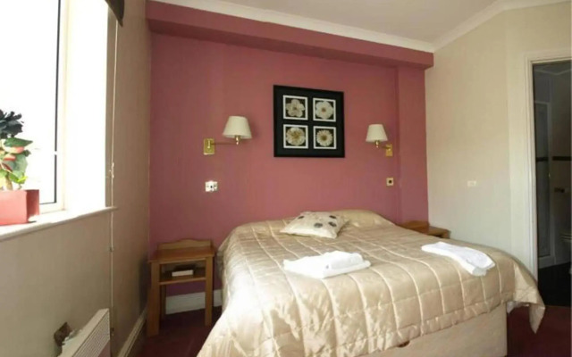 Bailey Ground Hotel