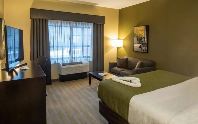 Best Western Plus University Inn Steubenville
