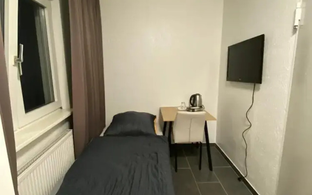 Main Crown Hotel