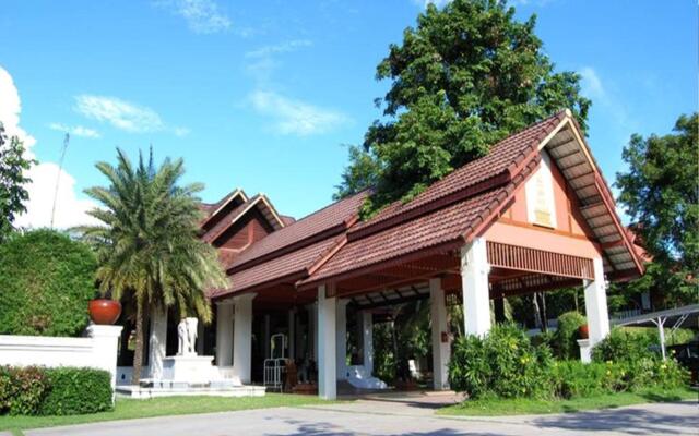 Rachawadee Resort and Hotel вид на фасад