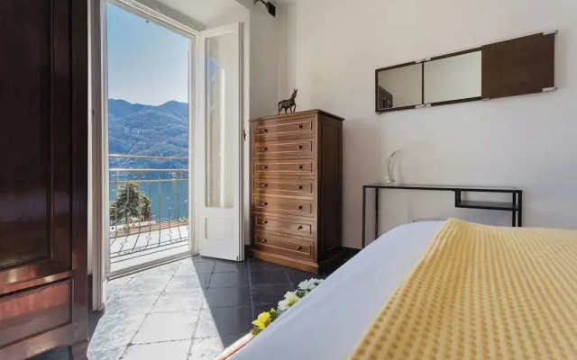 Lovely Apartment Overlooking the Lake