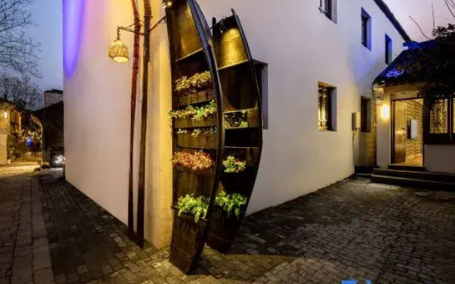 Yueyue Space Homestay (Zhouzhuang Ancient Town)