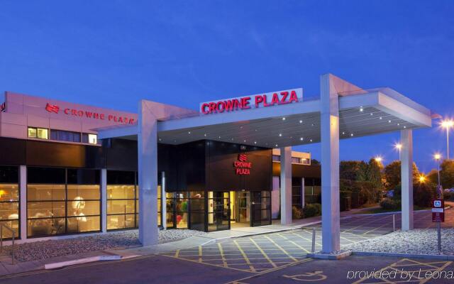 Отель Crowne Plaza Manchester Airport Великобритания, Манчестер - 1 отзыв об отеле, цены и фото номеров - забронировать отель Crowne Plaza Manchester Airport онлайн вид на фасад