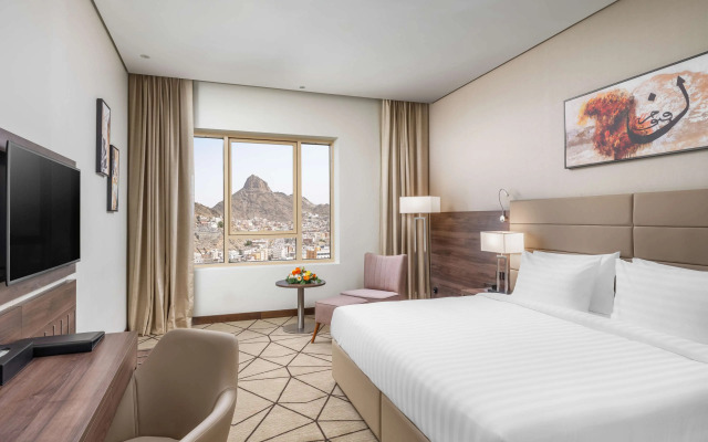 Wirgan Al Noor, Tapestry Collection by Hilton