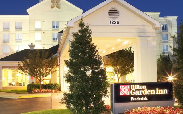 Отель Hilton Garden Inn Frederick вид на фасад