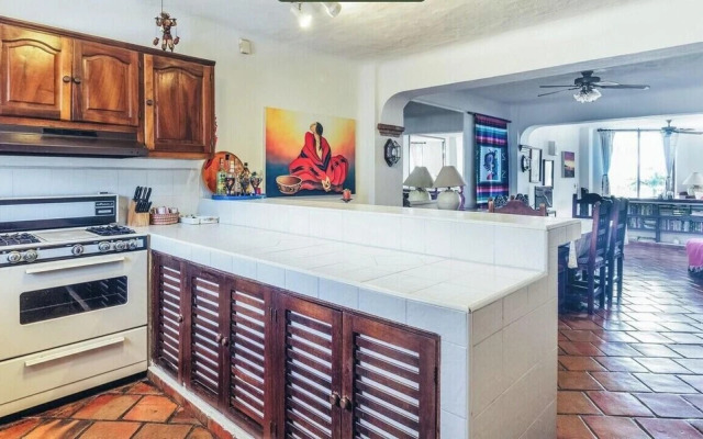 Ocean View 2Br Condo-balcony-beach-pool - 604