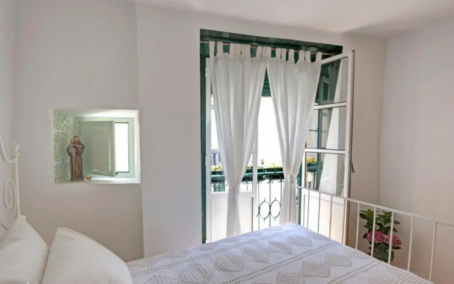 Stay local in Alfama! Alice central home, near river