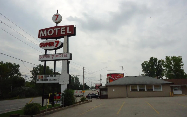 Super 7 Motel