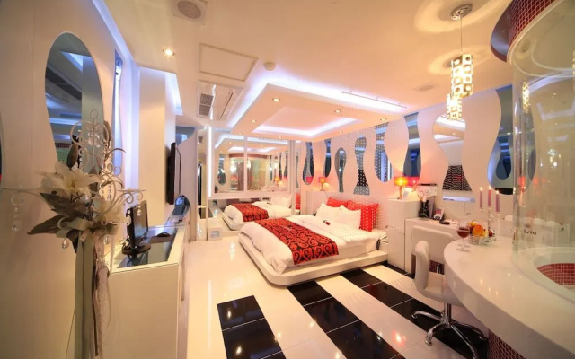 Esia Hotel