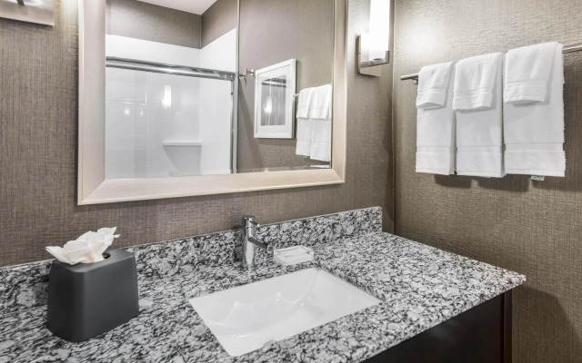 Holiday Inn & Suites Silicon Valley - Milpitas by IHG