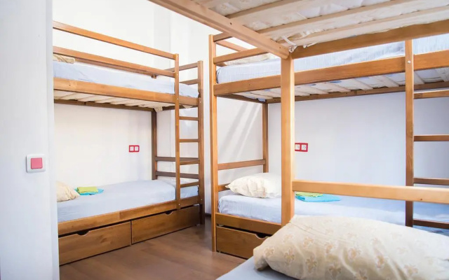 RedLine hostel