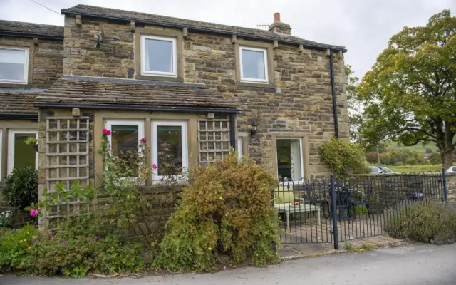 1 Riverside Cottage