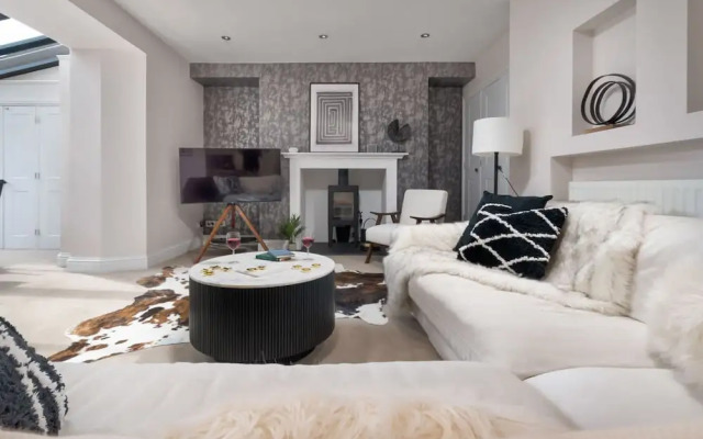 Rosemount X3 Bed Townehouse With Hot Tub