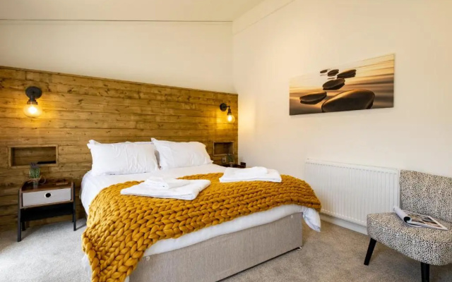 Edge of Padstow, 2 Bedroom Luxury Lodge