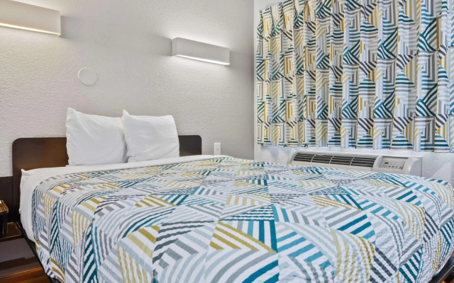 Motel 6 Ventura, CA - Beach