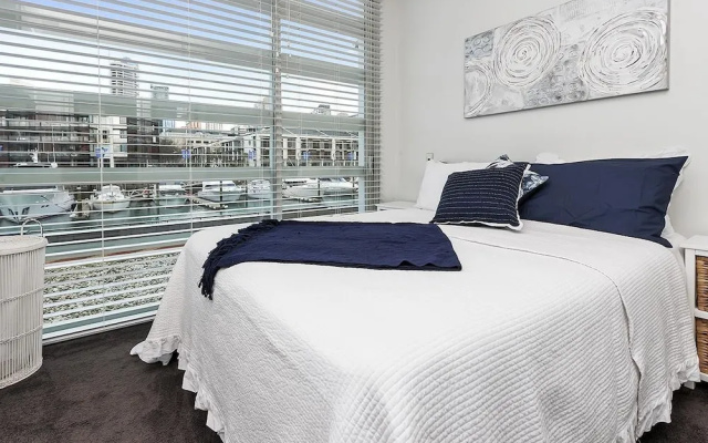 QV Modern Light filled Apartment - 751