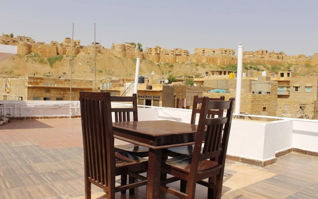 Dylan Cafe and Guest House