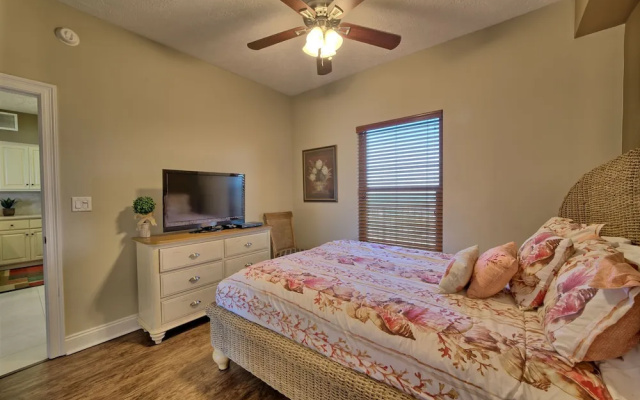 Roomy Oceanfront Condo with Breathtaking View and Beachside Pool - Unit 1906 by RedAwning