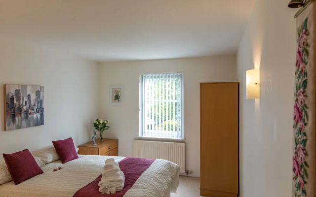 Cults Court Apartment