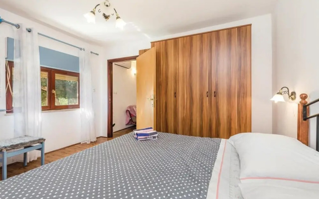 Beautiful Apartment in Lovran With Wifi and 1 Bedrooms