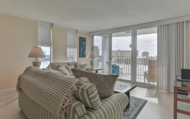 Dolphin Point 402c