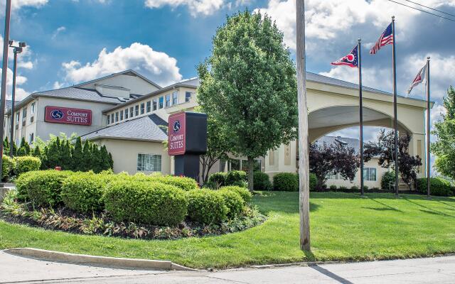 Отель Comfort Suites Columbus вид на фасад