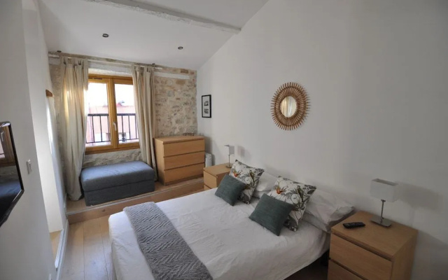Picasso Apartments