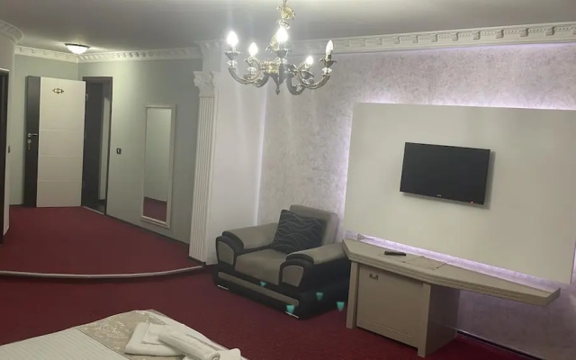 Rey Hotel & Restorant