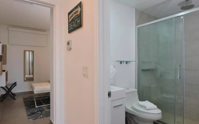 Luxury 2-Bedroom Condo with Ocean and Sunset Views