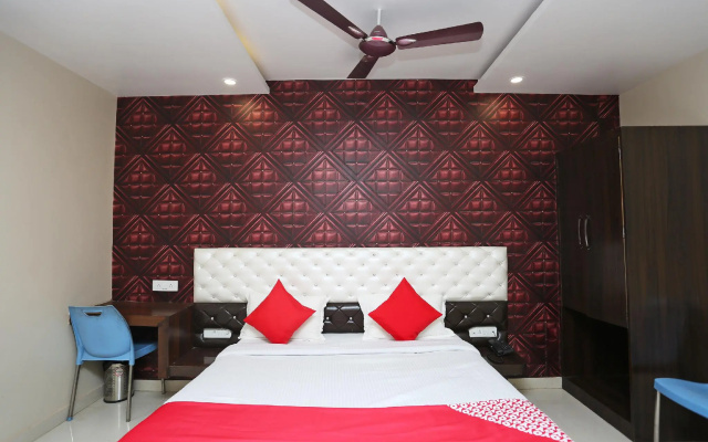 OYO 43897 Redstone