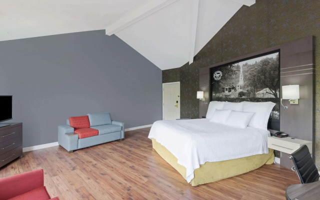 Super 8 by Wyndham Sturbridge