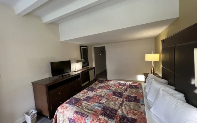 James River Inn & Suites