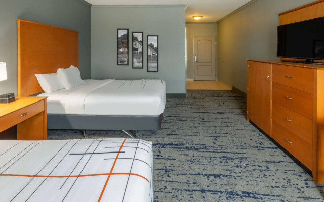 La Quinta Inn & Suites by Wyndham Bridgeport