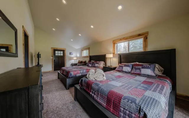 Flathead River Retreat For 15!