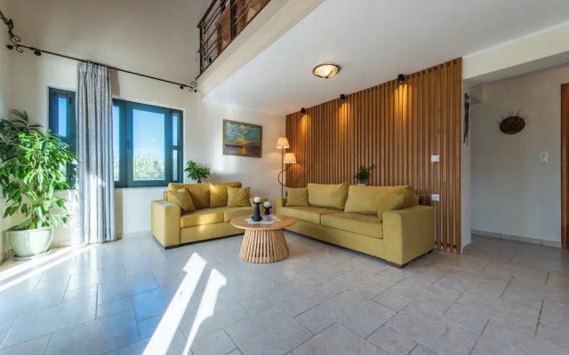 Villa Chloe With Private Pool