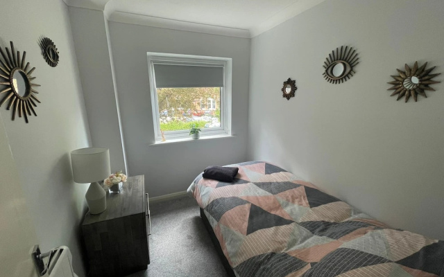 360 Serviced Accommodations - Canal Side Retreat - 2 Bedroom Apartment