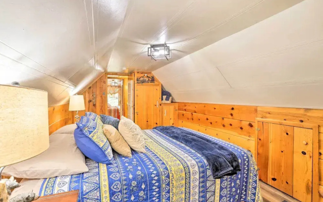 Wrightwood Cabin w/ Cozy Interior!
