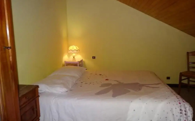 Old-world Retreat With Comfort