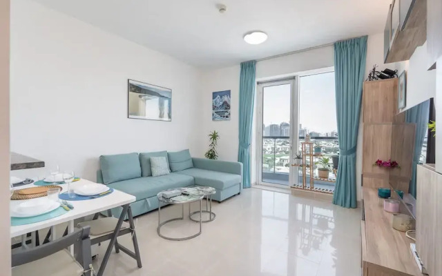 Modern 1-bed With Scenic Golf Course View