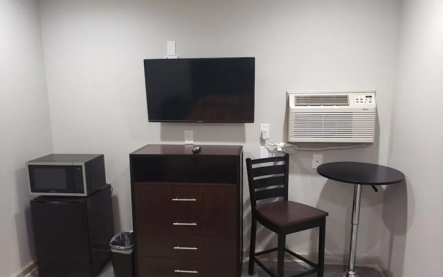 Budget Inn & Suites