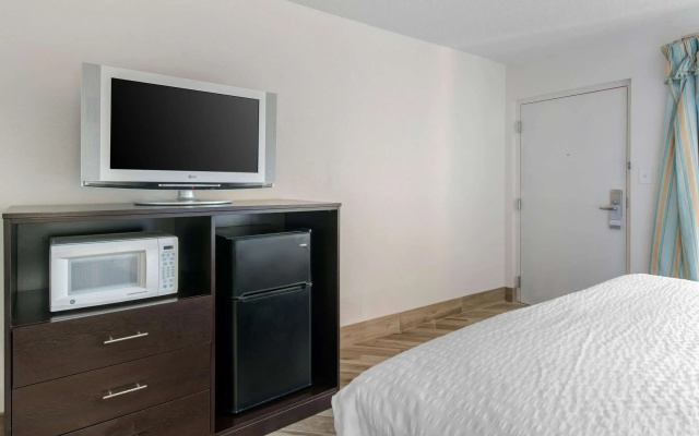 Clarion Inn & Suites Kissimmee-Lake Buena Vista South