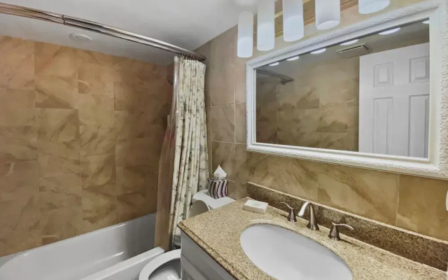 Bay Oaks - E82