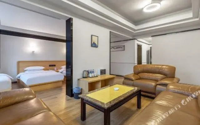 Kun Ming Rui Feng Hotel